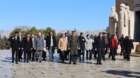 Mimarlar Odası Ankara Şubesi’nin Yeni Yönetimi Anıtkabir’i Ziyaret Etti